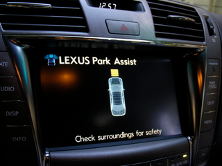 Illustration for article titled Lexus Self Parking Car Video and Review